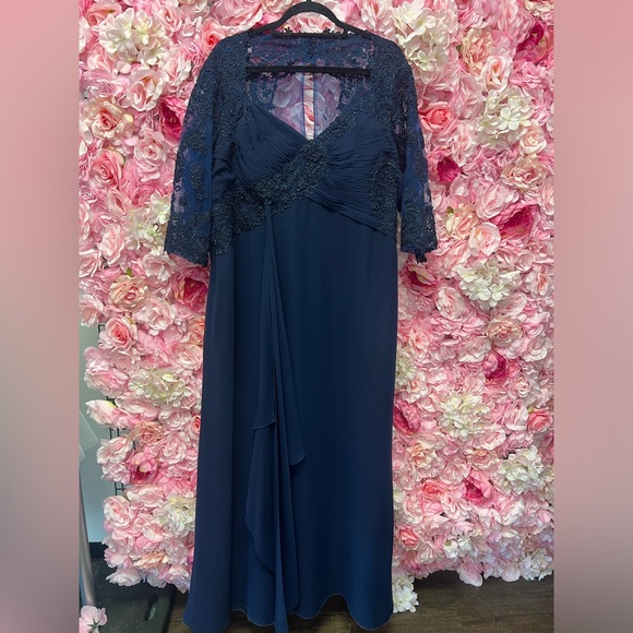 Cameron Blake Dresses & Skirts - Cameron Blake Size 26w Navy Long Dress With V Neck And Sleeves